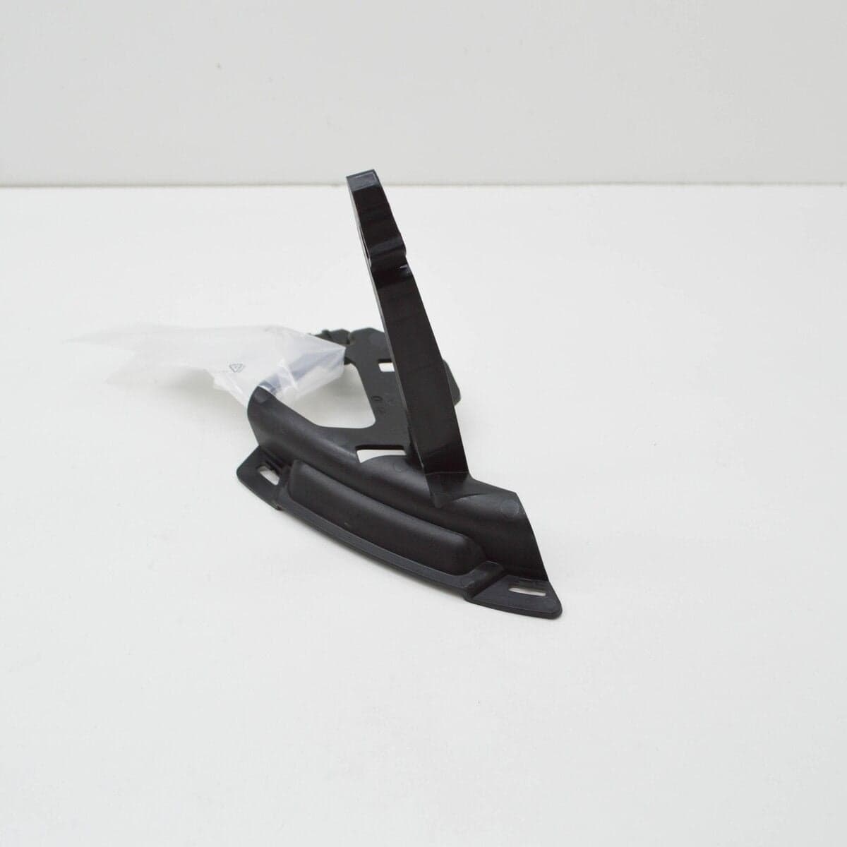 Mercedes C Serisi W206 Ön Tampon Braketi | ITHAL A2068886000